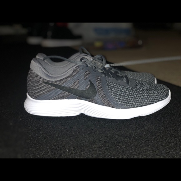 ‼️ SOLD ‼️ Men’s Nike revolution 4 - Picture 2 of 3